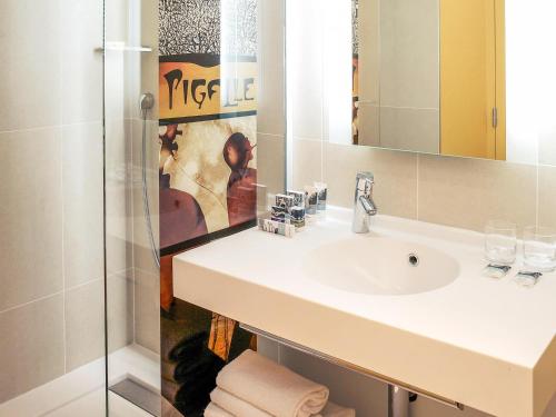 Habitación Doble Privilege del hotel Mercure Paris 9 Pigalle Sacre-coeur. Foto 7