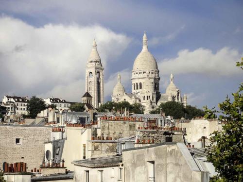 Habitación Privilege con balcón del hotel Mercure Paris 9 Pigalle Sacre-coeur. Foto 6