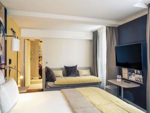 Privilege Room with One Double Bed and Sofa del hotel Mercure Paris 9 Pigalle Sacre-coeur. Foto 2