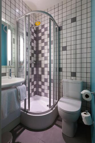 Dos habitaciones contiguas del hotel Ibis Styles Paris Place d'Italie Butte Aux Cailles. Foto 3