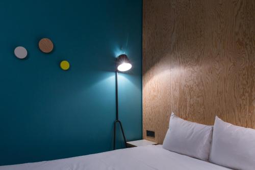 Tres habitaciones contiguas del hotel Ibis Styles Paris Place d'Italie Butte Aux Cailles. Foto 2