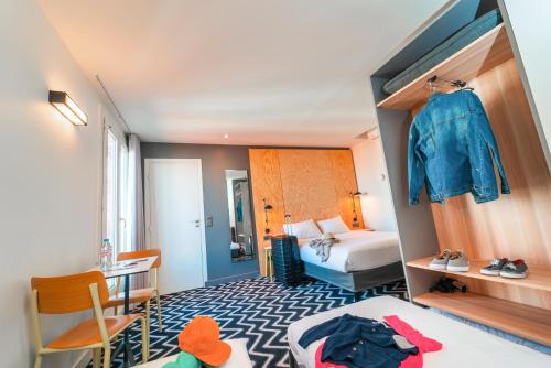 Standard Suite with One Double Bed and Two Single Beds del hotel Ibis Styles Paris Place d'Italie Butte Aux Cailles. Foto 5