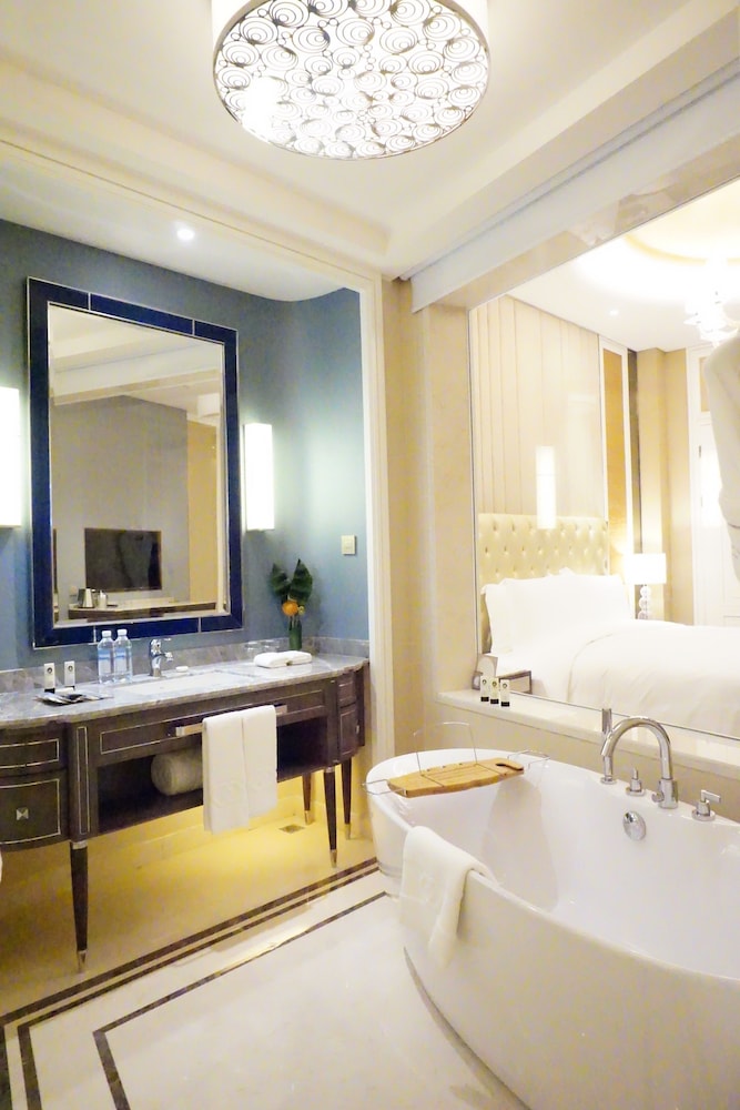Habitación de Lujo, 1 cama king size del hotel Sofitel Shanghai Hongqiao. Foto 3