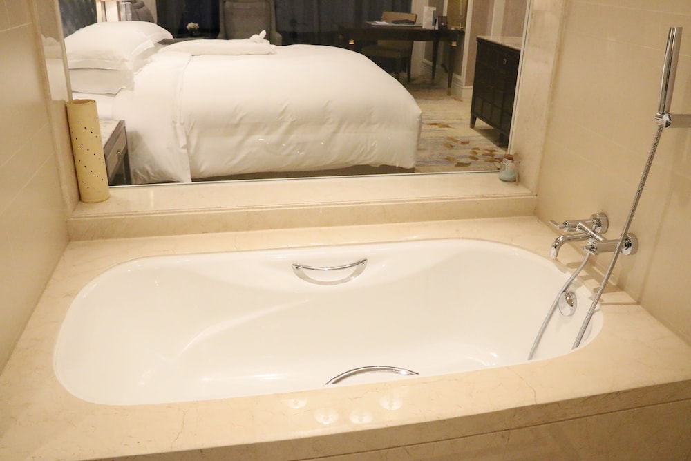 Habitación de Lujo, 1 cama king size del hotel Sofitel Shanghai Hongqiao. Foto 7