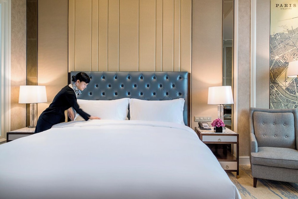 SUITE JUNIOR, 1 Cama King Size del hotel Sofitel Shanghai Hongqiao. Foto 12