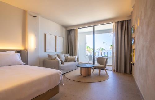 Junior Suite Deluxe Side Sea View The Club del hotel Sunlight Bahia Principe Tenerife. Foto 3