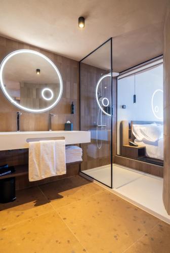 Suite Junior Deluxe del hotel Sunlight Bahia Principe Tenerife. Foto 3