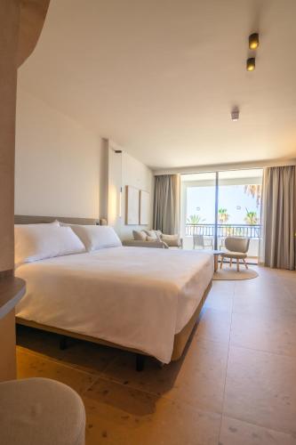 Suite Junior Deluxe del hotel Sunlight Bahia Principe Tenerife. Foto 6