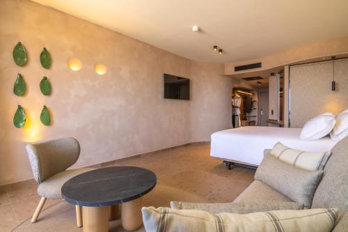 Junior Suite Deluxe Side Sea View The Club del hotel Sunlight Bahia Principe Tenerife. Foto 3