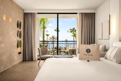 Junior Suite Deluxe Side Sea View The Club del hotel Sunlight Bahia Principe Tenerife. Foto 13