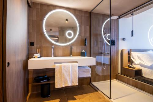 Suite Junior Deluxe del hotel Sunlight Bahia Principe Tenerife. Foto 2