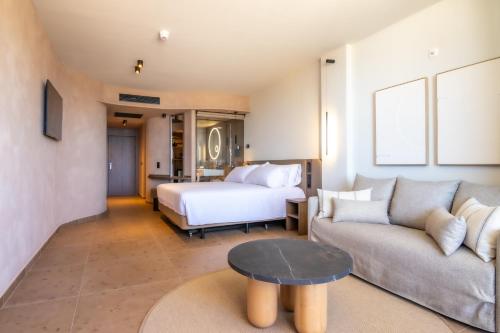 Suite Junior Deluxe del hotel Sunlight Bahia Principe Tenerife. Foto 4