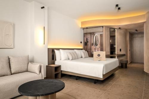 Junior suite Lujo Club Vista Mar o Piscina 1 Cama doble del hotel Sunlight Bahia Principe Tenerife. Foto 9