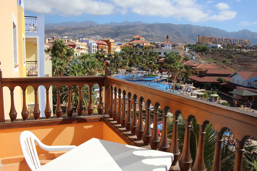 Habitación estándar, vista parcial al mar del hotel Sunlight Bahia Principe Costa Adeje. Foto 5