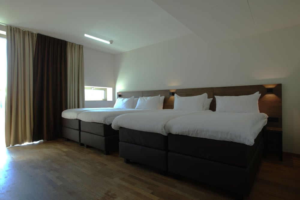 Habitación Cuádruple Estándar del hotel Artemis Amsterdam. Foto 2