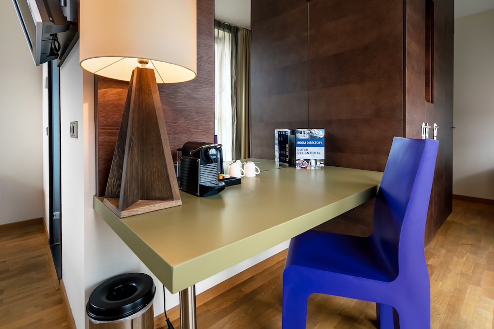 Habitación Business, 1 cama de matrimonio grande del hotel Artemis Amsterdam. Foto 3