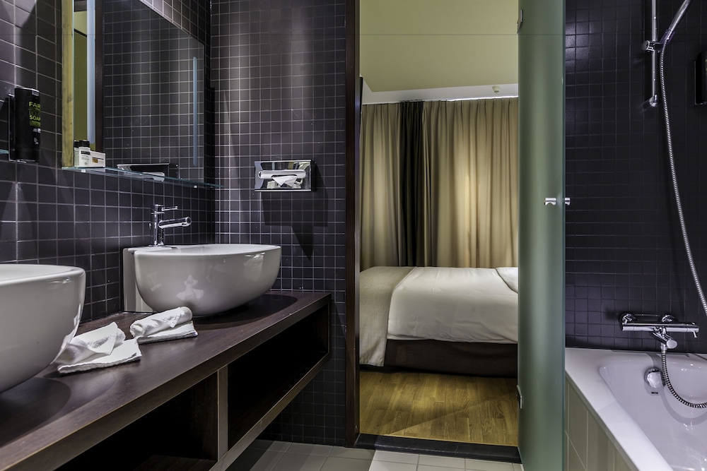Habitación Business, 1 cama de matrimonio grande del hotel Artemis Amsterdam. Foto 4