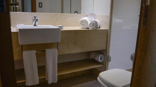 Habitación Doble Deluxe - 2 camas del hotel Atlântico Travel. Foto 1