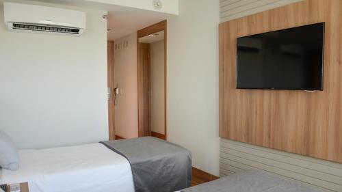 Habitación Doble Deluxe - 2 camas del hotel Atlântico Travel. Foto 7