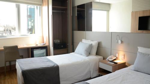Habitación Doble Deluxe - 2 camas del hotel Atlântico Travel. Foto 8