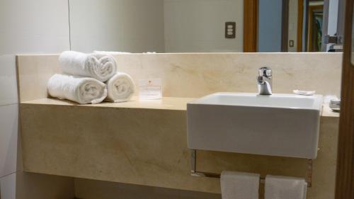 Habitación Triple Estándar del hotel Atlântico Travel. Foto 4