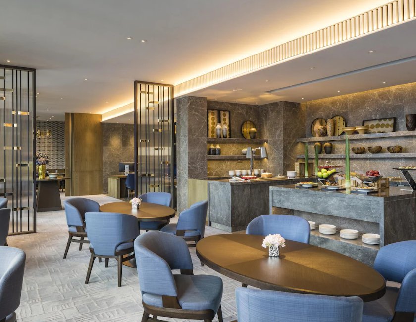 Suite, 1 cama de matrimonio grande del hotel Hyatt Centric Victoria Harbour Hong Kong. Foto 5