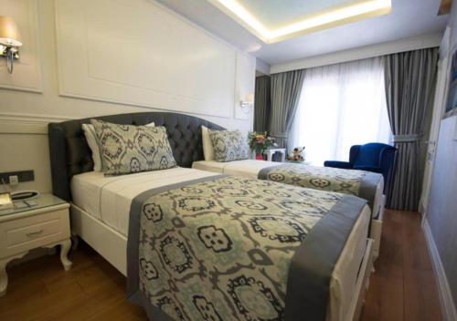 Habitación Triple Superior del hotel Antusa Palace and Spa. Foto 2