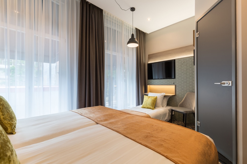 Habitación Confort (1 Double Bed 1 Single Bed) del hotel Leonardo Boutique Museumhotel. Foto 6
