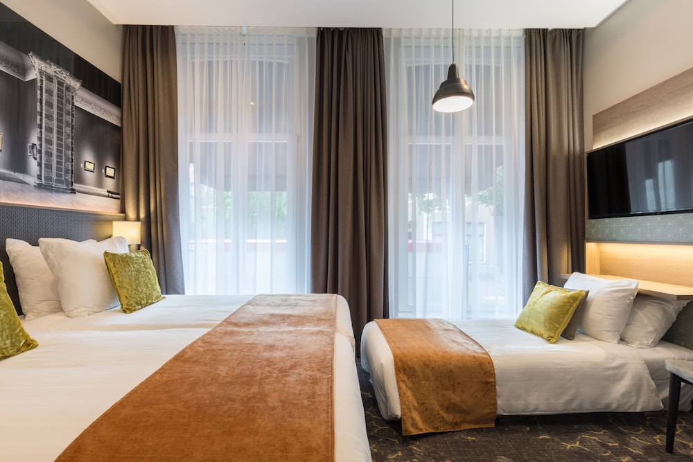 Habitación Confort (1 Double Bed 1 Single Bed) del hotel Leonardo Boutique Museumhotel. Foto 7
