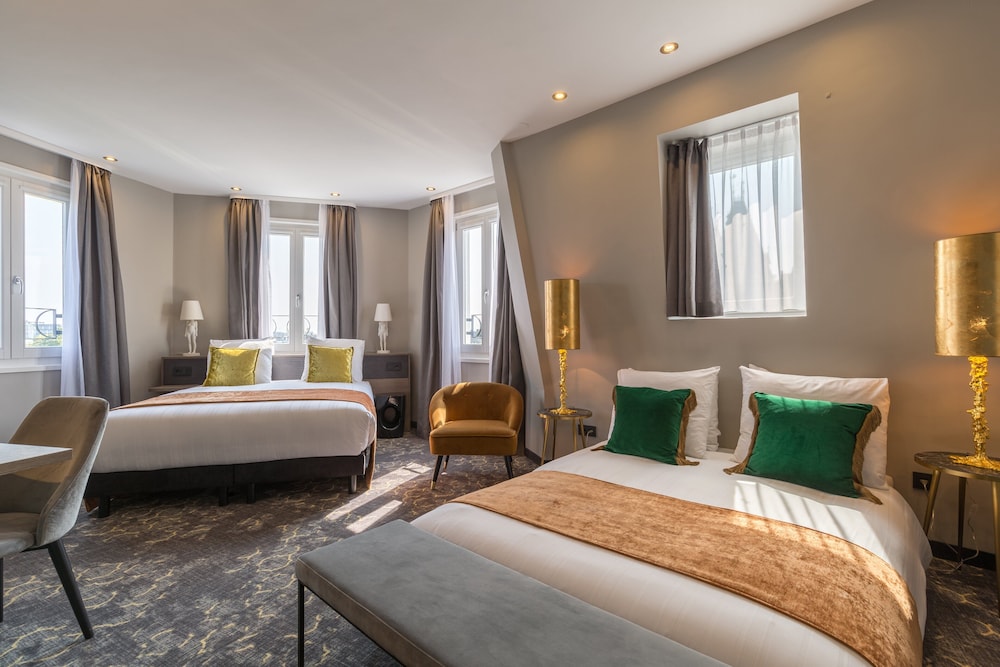 Habitación Confort (1 Double Bed 1 Twin Bed) del hotel Leonardo Boutique Museumhotel