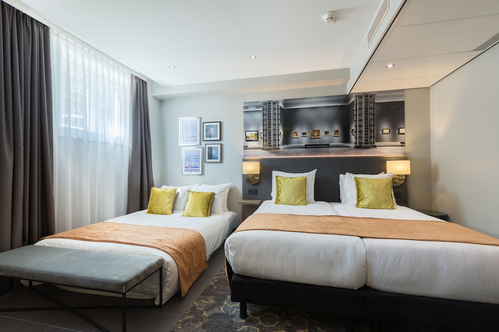 Habitación Confort (1 Double Bed 1 Twin Bed Limited View) del hotel Leonardo Boutique Museumhotel. Foto 2