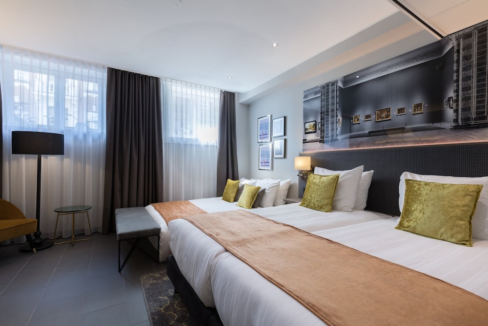 Habitación Confort (1 Double Bed 1 Twin Bed Limited View) del hotel Leonardo Boutique Museumhotel. Foto 4