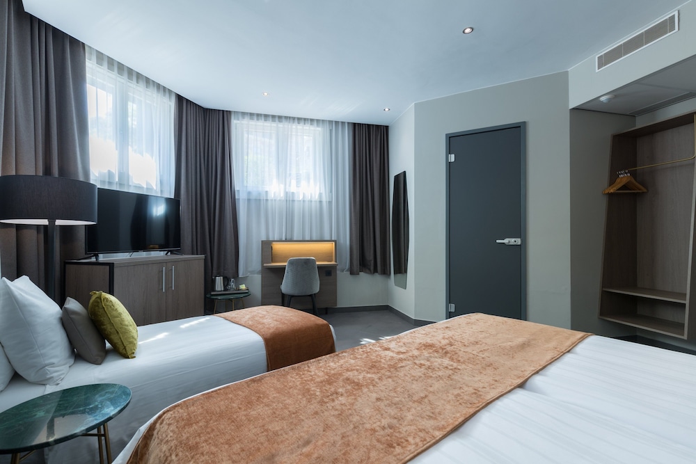 Habitación Confort (1 Double 1 Single Bed Limited View) del hotel Leonardo Boutique Museumhotel