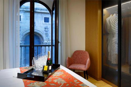 Suite Junior con vistas del hotel Áurea Catedral By Eurostars Company. Foto 6
