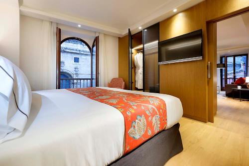 Suite Junior con vistas del hotel Áurea Catedral By Eurostars Company. Foto 7