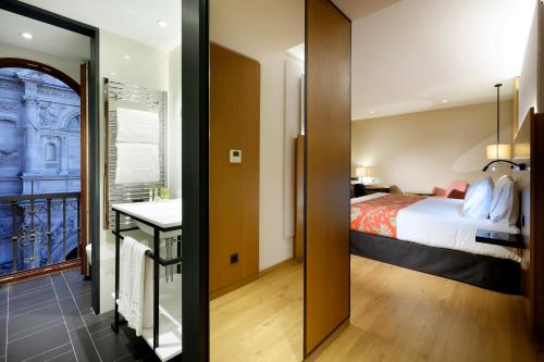 Habitación Doble Deluxe con vistas - 1 o 2 camas del hotel Áurea Catedral By Eurostars Company. Foto 2