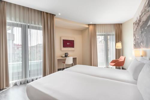 Habitación Doble con balcón del hotel Exe Liberdade. Foto 4