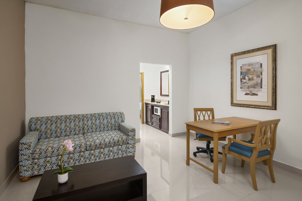 Suite Pool View del hotel Hodelpa Garden Suites Golf and Convention Center. Foto 3