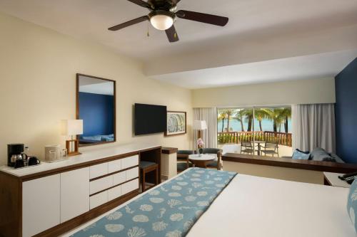 Suite Junior con vistas parciales al mar del hotel Impressive Premium Punta Cana. Foto 1