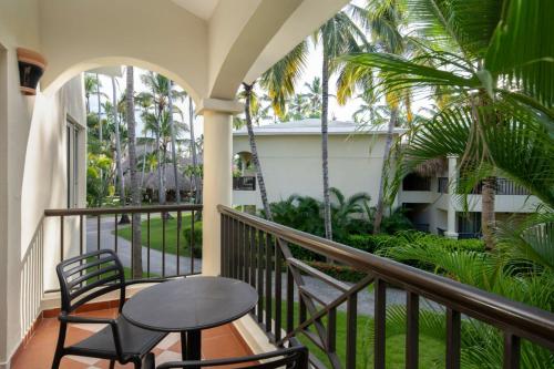 Suite Junior Premium con vistas tropicales y jacuzzi del hotel Impressive Premium Punta Cana. Foto 1