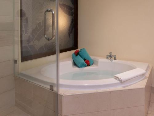 Suite Junior Premium con vistas al océano y jacuzzi del hotel Impressive Premium Punta Cana. Foto 2
