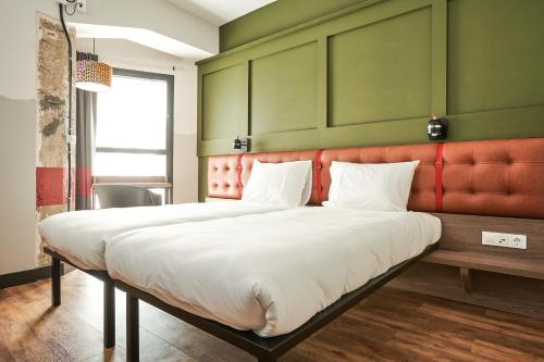 Habitación Doble Deluxe - 2 camas del hotel Generator Madrid. Foto 1