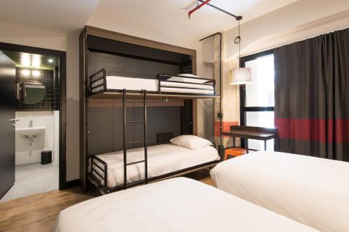 Habitación Familiar (4 huéspedes) del hotel Generator Madrid. Foto 4