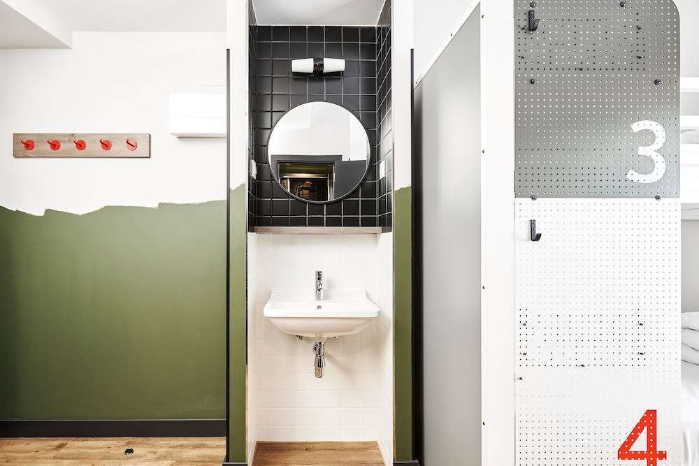 Private 4 bed Room del hotel Generator Madrid. Foto 7