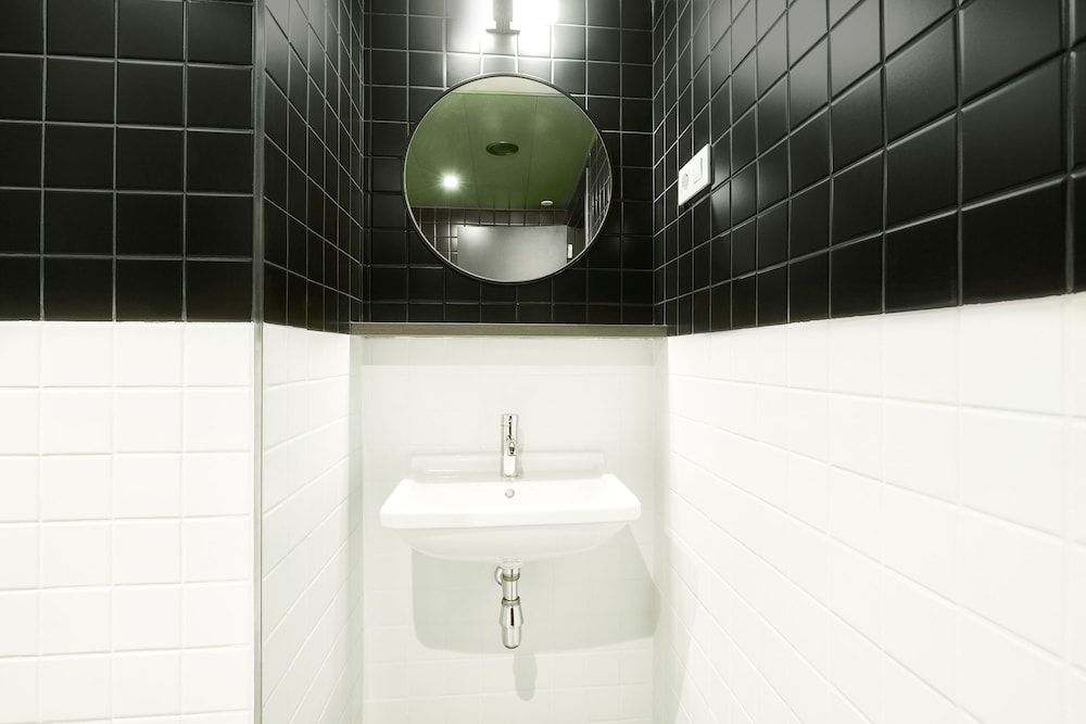 Habitación Deluxe, 1 cama de matrimonio grande del hotel Generator Madrid. Foto 4
