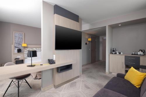Suite Junior del hotel Hilton Garden Inn Bordeaux Centre. Foto 1