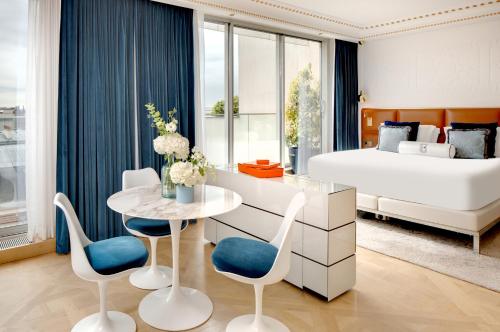 Suite Prestige con vistas a la Torre Eiffel del hotel Bowmann. Foto 1