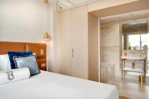 Suite Prestige con vistas a la Torre Eiffel del hotel Bowmann. Foto 2