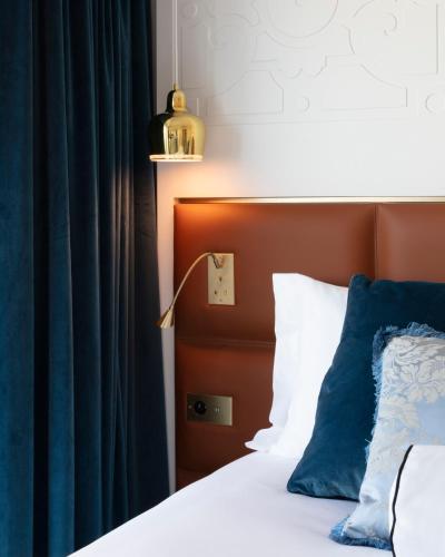 Suite Prestige con vistas a la Torre Eiffel del hotel Bowmann. Foto 5