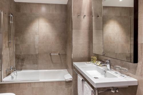 Habitación Doble con aparcamiento del hotel Eurostars Azahar. Foto 3